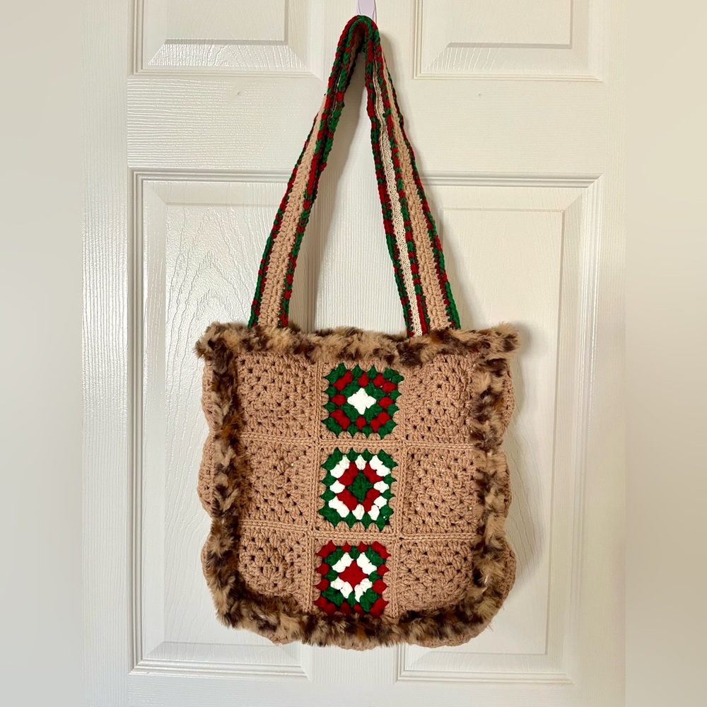 Chic Crochet Shoulder Bag with Fur Trim